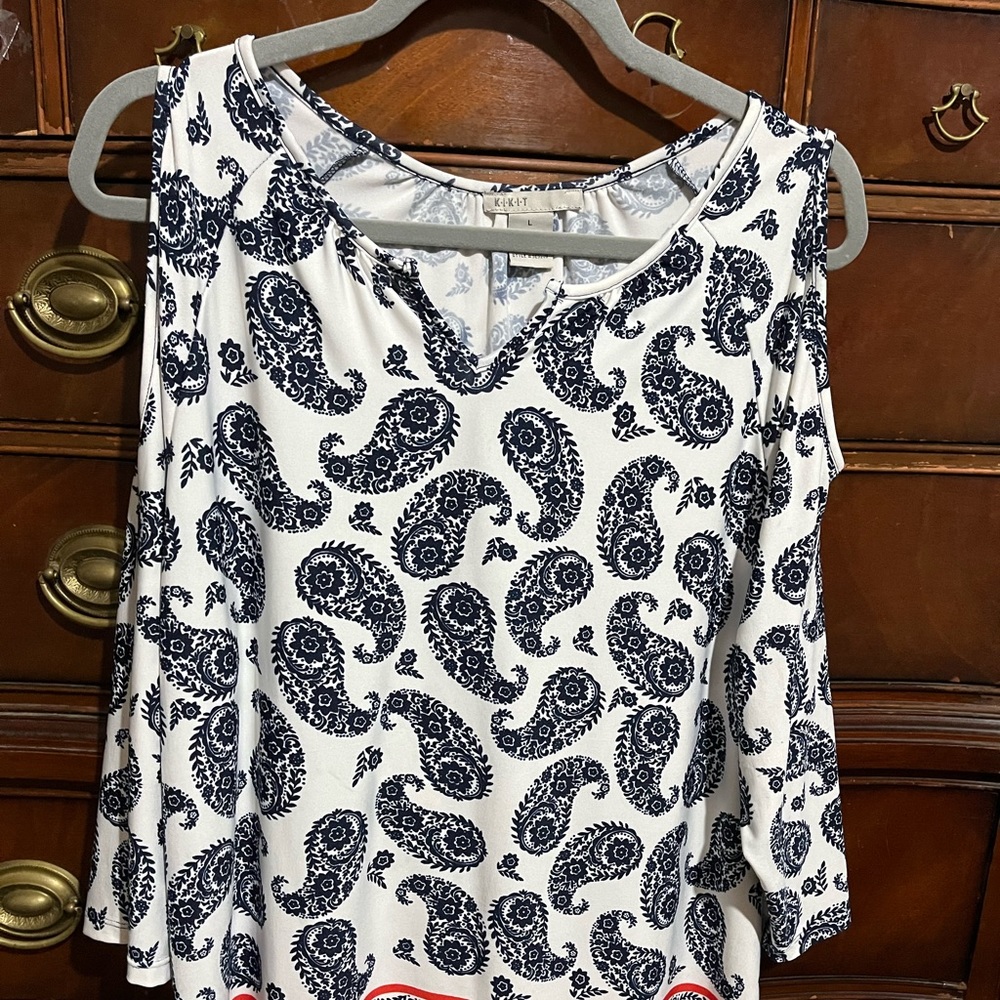 Shoulder cut out shirt